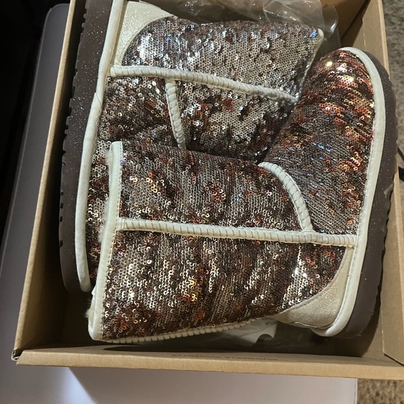 Sparkle Uggs like new - Picture 1 of 11